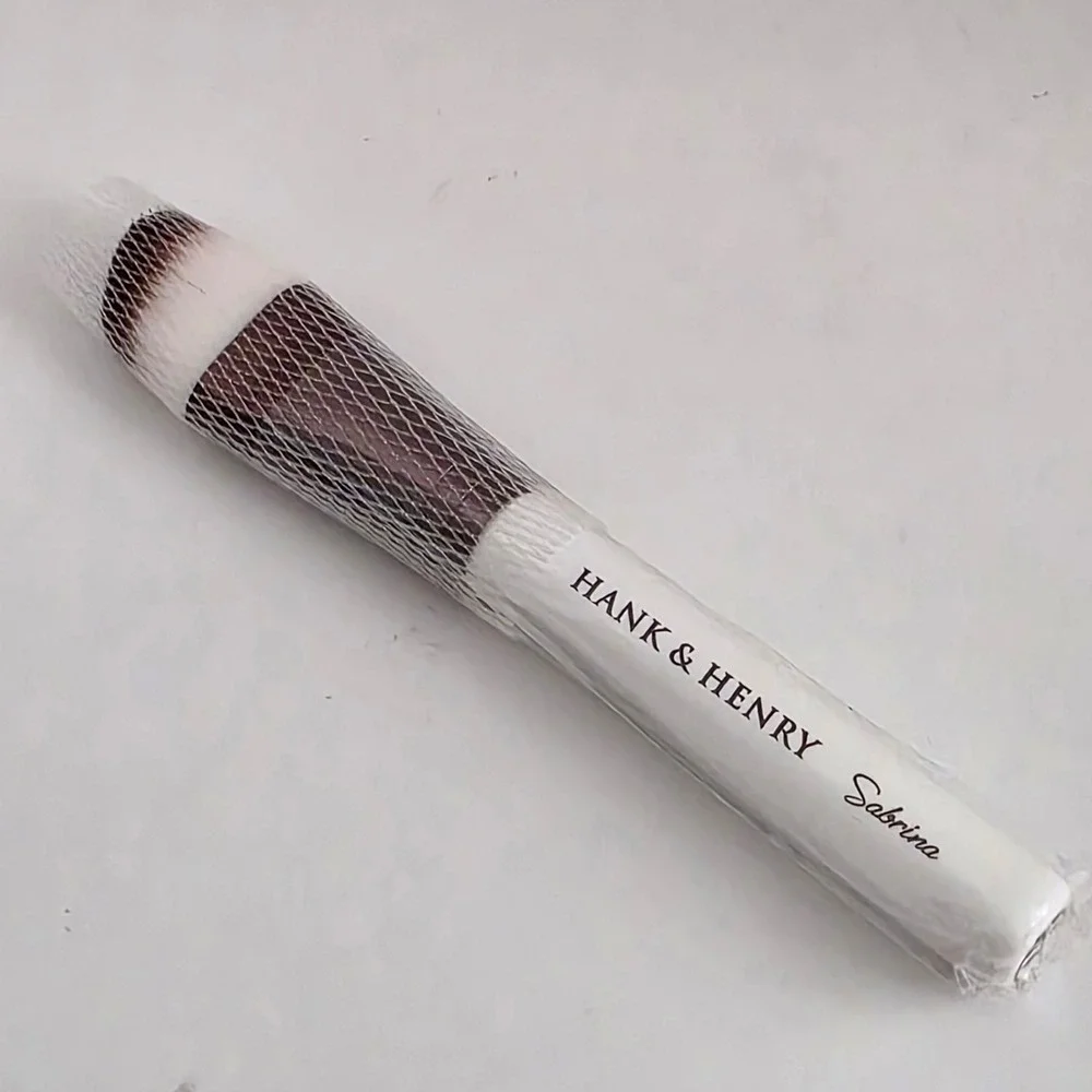 Hank & Henry Sabrina Makeup Brush White Handle Synthetic Bristles New